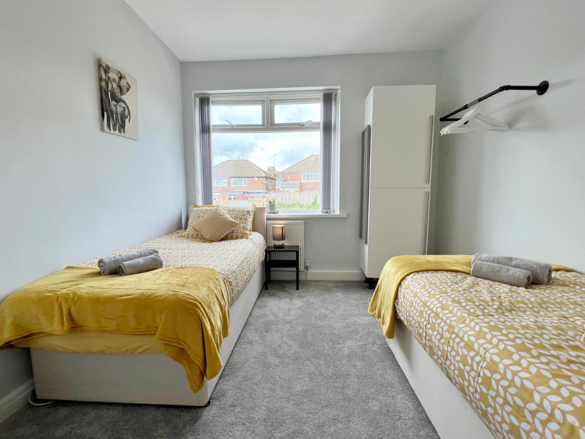 Cheerful 3 Bedroom Home With Netflix And Wi-Fi Middleton (Greater Manchester) Exterior foto