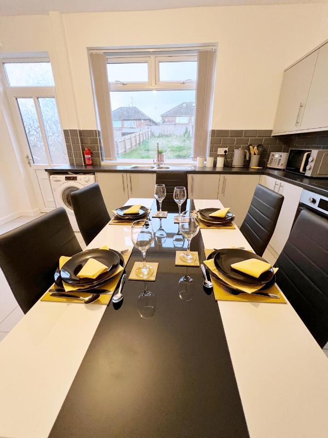 Cheerful 3 Bedroom Home With Netflix And Wi-Fi Middleton (Greater Manchester) Exterior foto