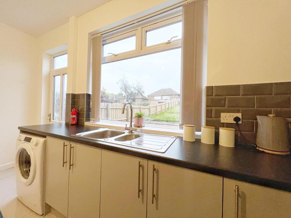 Cheerful 3 Bedroom Home With Netflix And Wi-Fi Middleton (Greater Manchester) Exterior foto